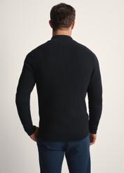 Czarny sweter męski z suwakiem SWEMT-0176-99(Z25), widok produktu z tyłu na modelu. Widoczna połowa sylwetki.