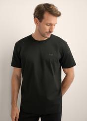 Czarny t-shirt męski z bawełny merceryzowanej TSHMT-0156-99(Z26), widok produktu z przodu na modelu. Widoczna połowa sylwetki.