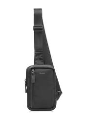 Czarna mała saszetka męska TORMN-0390-99(W26), widok produktu z przodu na białym tle.