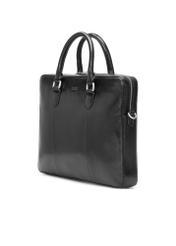 Czarna skórzana męska torba na laptopa TORMS-0506-99(W26) - widok produktu po skosie na białym tle. 
