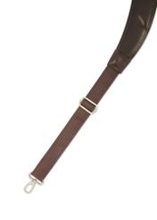 Brązowa skórzana torba męska TORMS-0483-89(Z25), widok na pasek produktu na białym tle.