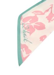 Kremowa apaszka damska w kwiaty SZADT-0187-5P(W26), zbliżenie na detal produktu na białym tle.