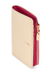 Skórzany kremowy portfel damski PORES-0983-0P(W26), zbliżenie na detal produktu na białym tle.