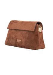 Koniakowa zamszowa mała torebka damska TORES-1170-1F(W26), widok produktu skosem na białym tle.