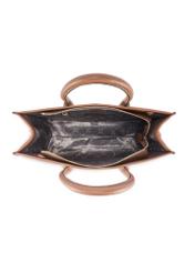 Skórzana torebka damska w kolorze camelu TORES-1206-1D(W26), widok produktu w środku na białym tle.