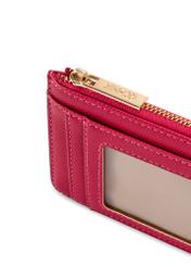 Fuksjowe etui na karty POREC-0413-5E(W26), zbliżenie na detal produktu na białym tle.