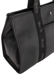 Czarna duża torebka shopper TOREC-0977A-99(Z25) - zbliżenie na detal na białym tle. 