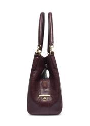 Bordowa skórzana damska torebka shopper TORES-0636-4D(Z26), widok produktu z boku na białym tle.
