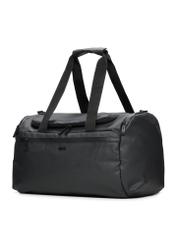 Czarna torba podróżna TORMN-0412-99(W26), widok produktu skosem na białym tle.