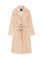 Beżowy skórzany płaszcz damski KURDS-0613-1B(W26), widok produktu z przodu na białym tle.