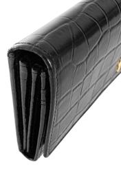 Skórzany czarny portfel damski croco PORES-0889B-99(Z25), zbliżenie na detal produktu na białym tle.