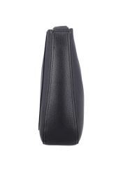 Czarna torebka damska hobo TOREC-1257-9I(Z26). Widok produktu od boku na białym tle.
