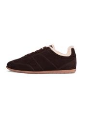 Zamszowe ciemnobrązowe sneakersy damskie BUTYD-1292-1I(Z26), widok produktu z boku na białym tle.