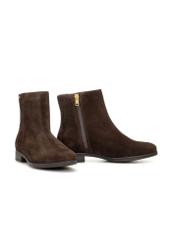 Brązowe skórzane botki damskie BUTYD-1193-89(Z25), widok produktu skosem na białym tle.