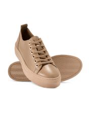 Skórzane tenisówki damskie w kolorze beżowym BUTYD-1062-1B(W26) - widok produktu z przodu z góry, na białym tle. 