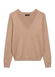 Sweter damski z dekoltem V-neck w kolorze camelu SWEDT-0201-1D(W26), widok produktu z przodu na białym tle.