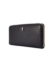 Czarny skórzany portfel damski PORES-0985-99(W26), widok produktu skosem na białym tle.