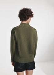 Klasyczny sweter damski w kolorze khaki SWEDT-0186-55(Z24)-06