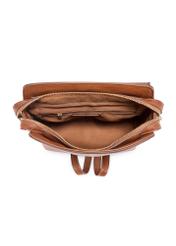 Plecak damski w kolorze koniaku TOREC-1198-1F(W26), widok produktu w środku na białym tle.