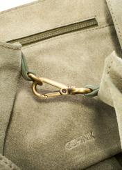 Skórzana szałwiowa torebka damska TORES-1252-8F(W26) - zbliżenie na detal, na białym tle. 