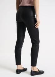 Czarne skórzane legginsy damskie SPODS-0030-1378(W24)-04