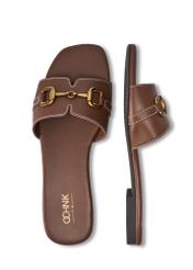 Skórzane klapki damskie w kolorze camelu BUTYD-1273-1D(W26), widok produktu z góry na białym tle.