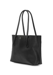 Czarna torebka shopper damska TOREC-0938B-99(Z25), widok produktu skosem na białym tle.