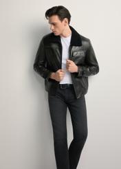 Skórzany kożuch męski KOZMS-0023-3188(Z25), widok produktu z przodu na modelu. Widoczna cała sylwetka.