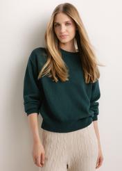 Turkusowy sweter damski oversize SWEDT-0280-7F(Z26), widok produktu z przodu na modelu. Widoczna połowa sylwetki.