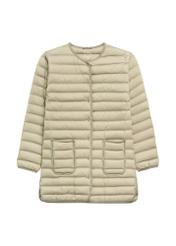 Oliwkowa kurtka damska z naturalnym ociepleniem KURDT-0636-8E(W26) - widok produktu z przodu, na białym tle. 