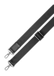 Czarna skórzana teczka męska TORMS-0536-9I(Z26), widok paska produktu na białym tle.