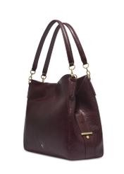Bordowa skórzana damska torebka shopper TORES-0636-4D(Z26), widok produktu skosem na białym tle.