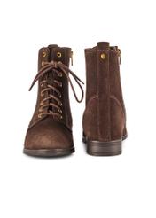 Zamszowe brązowe botki damskie BUTYD-1008-89(Z25), widok produktu od przodu i tyłu na białym tle.