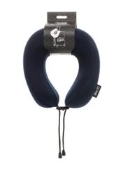 Granatowa miękka poduszka podróżna AW-014-0005-7D(W26), widok produktu z opakowaniem na białym tle.