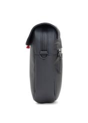 Mała czarna listonoszka męska TORMN-0399-9J(W26), widok produktu z boku na białym tle.