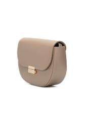 Camelowa półokrągła listonoszka damska TOREC-1127-1D(W26), widok produktu skosem na białym tle.