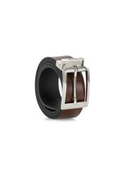 Skórzany brązowy pasek męski PASMS-0167-9J(W26), widok produktu skosem na białym tle.