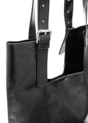 Czarna damska torebka shopper TOREC-1086-99(Z25), zbliżenie na detal produktu na białym tle.