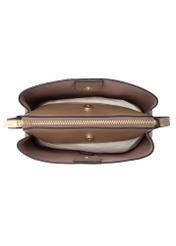 Różowa mała torebka damska TOREC-0768-5A(W26), widok produktu w środku na białym tle.