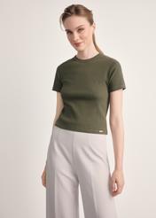 T-shirt damski w kolorze khaki TSHDT-0145-55(Z25), produkt widoczny od przodu na modelce, widoczne pół sylwetki.