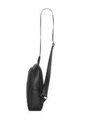 Czarna męska skórzana nerka crossbody TORMS-0538-9I(Z26), widok produktu od boku na białym tle.