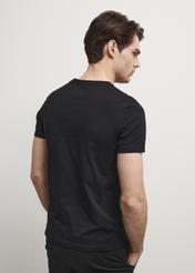 Czarny T-shirt męski ze srebrnym printem TSHMT-0089-99(W23)