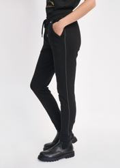 Czarne spodnie dresowe damskie SPODT-0069-99(Z22)-01