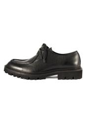 Czarne skórzane buty męskie BUTYM-0524-99(Z25), widok produktu bokiem na białym tle.-02