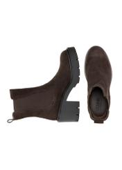 Ciemnobrązowe zamszowe botki damskie na obcasie BUTYD-1094-1I(Z26), widok produktu z góry na białym tle.