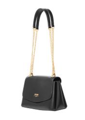 Czarna listonoszka na łańcuszku TOREC-1152-99(W26) - widok produktu po skosie, na białym tle.  