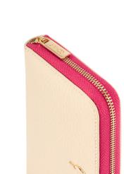 Średni skórzany portfel damski PORES-0981-0P(W26), zbliżenie na detal produktu na białym tle.