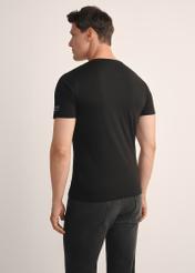 Zestaw T-shirtów męskich basic ZESMT-0040-00(KS),widok produktu z tyłu na modelu na białym tle. Widoczna połowa sylwetki.