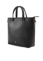 Czarna skórzana torebka shopper TORES-0728D-99(Z25), widok produktu skosem na białym tle.