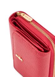 Mały czerwony skórzany portfel damski PORES-0802R-4B(W26), zbliżenie na detal produktu na białym tle.